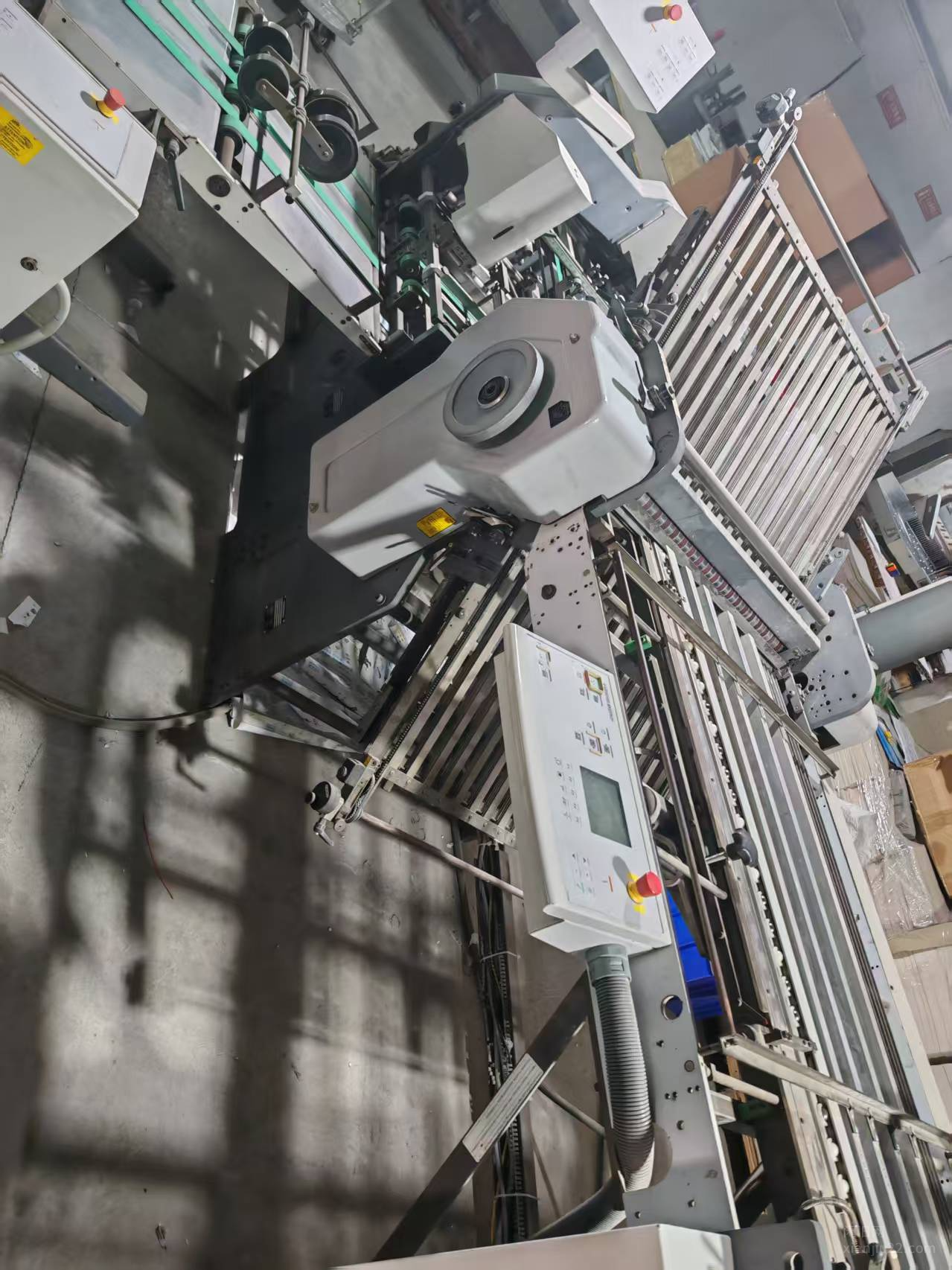 印刷厂处理海德堡780,4梭3刀折页机1台,马天尼335,6 1骑钉龙联动线1条